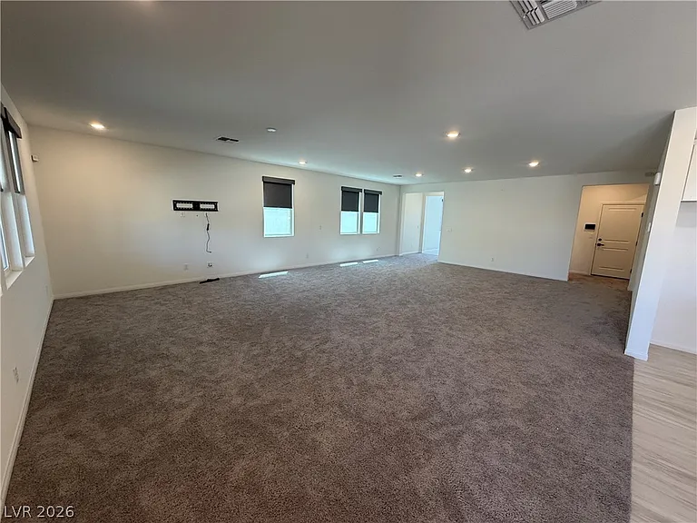 8030 Minavalle Ave — Photo 6