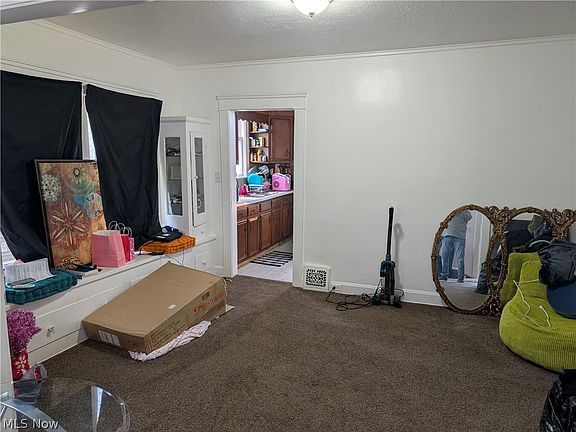 5th image of 1623 Delmont Ave