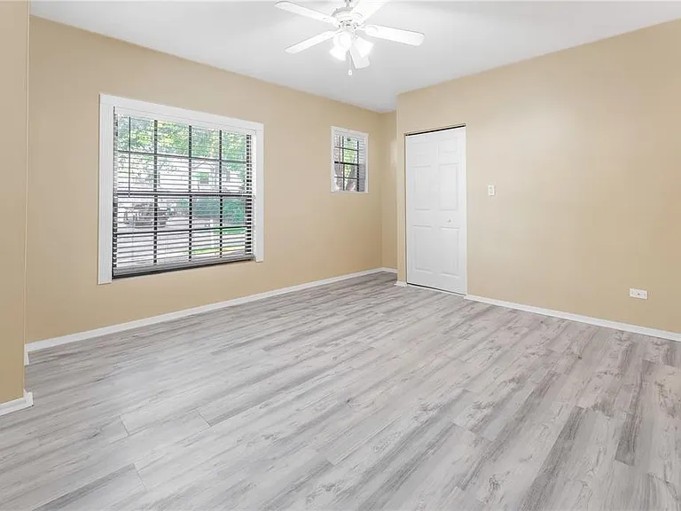 3826 Lake Shore Dr — Photo 15