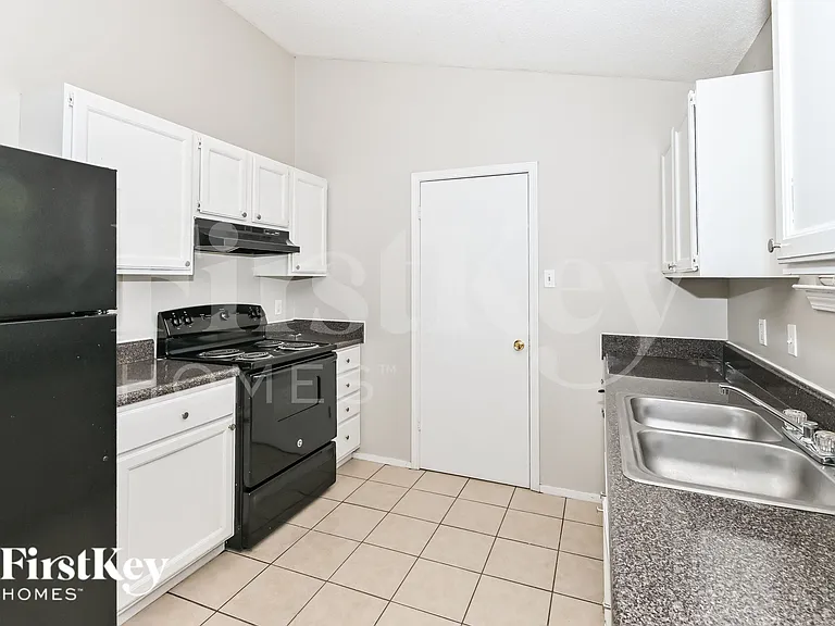 5765 Ashridge Pl — Photo 6