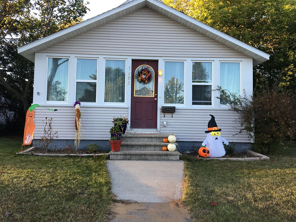1st image of 1208 Delta Ave
