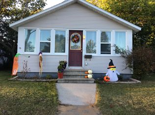 1208 Delta Ave, Gladstone, MI 49837