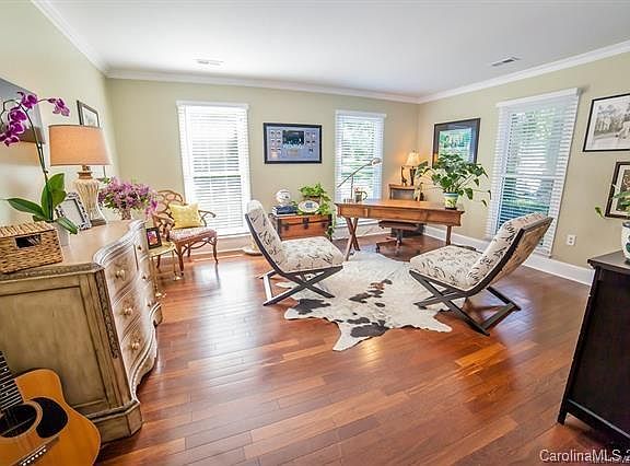3rd image of 4901 Virginian Ln