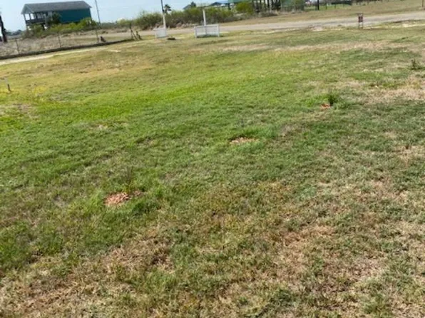 521 W Rustic Oak Ln, Rockport, TX 78382