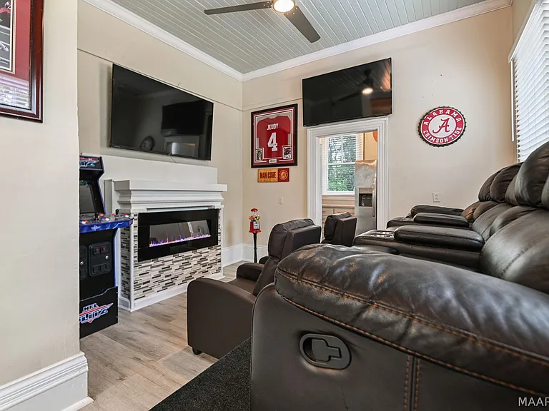 264 E Fairview Ave — Photo 5