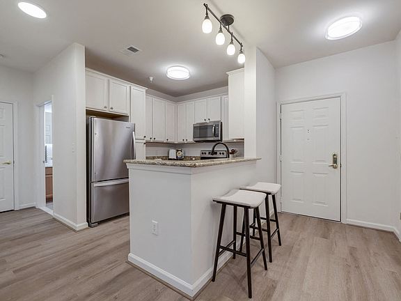 2nd image of 10101 Governor Warfield Pkwy Unit 246