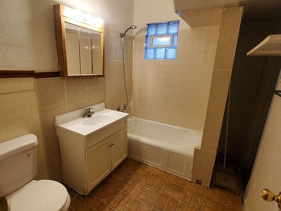 5th image of 3416 W Walnut St