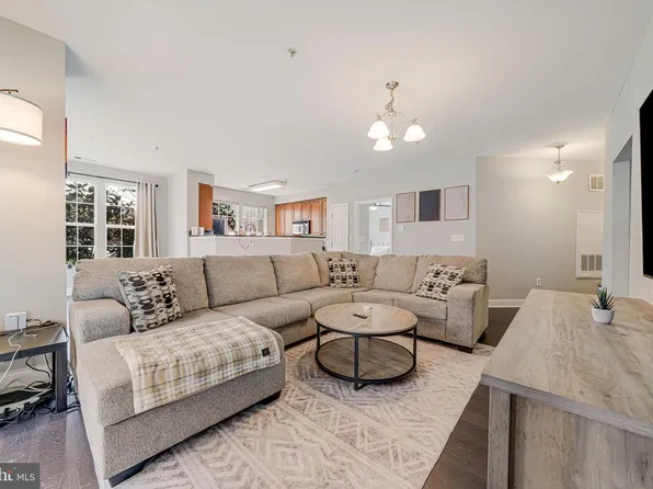 801 S Greenbrier St APT 113, Arlington, VA 22204