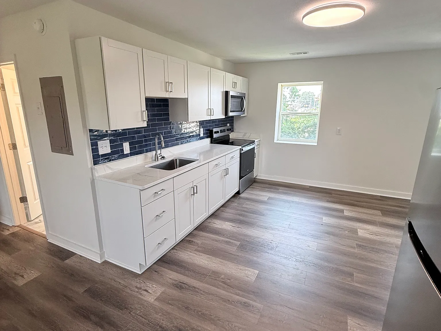 2 bed, 869 sqft, $1,450 — Photo 2