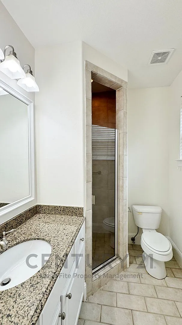 This 3-Story 4/4/2 Townhome In University Park Is A Must See! — Photo 4