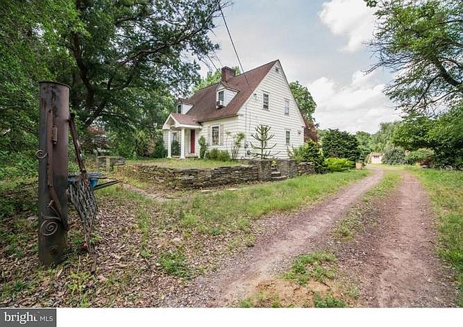 1st image of 324 Mount Laurel Rd