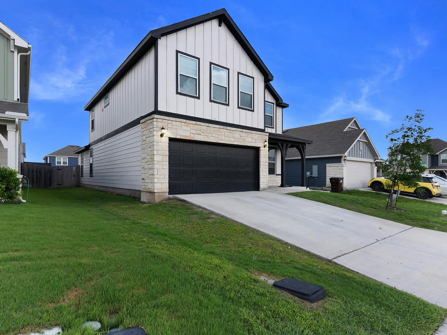 4 bed, 2.5 bath, 2495 sqft, $2,400 — Photo 4