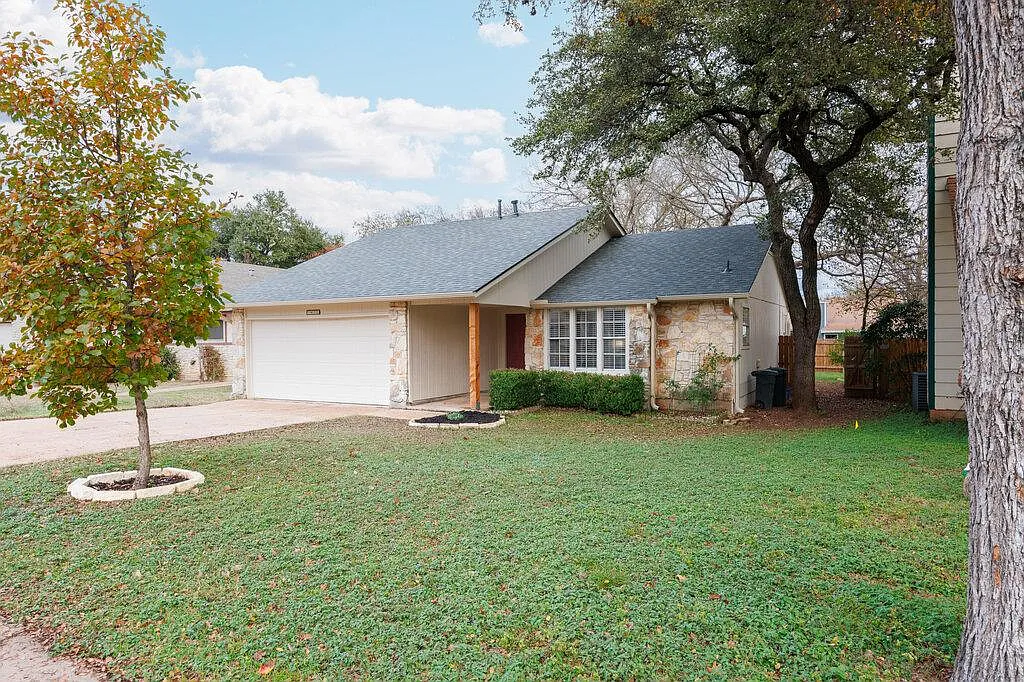 3 bed, 2.0 bath, 1423 sqft, $3,000 — Photo 1
