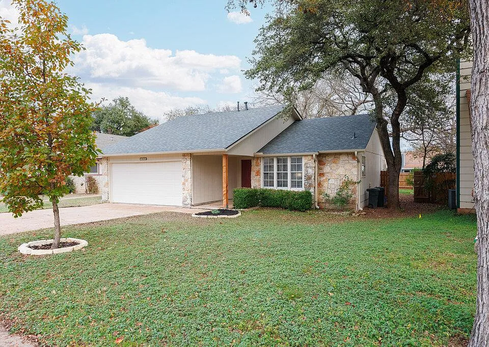 7611 Navarro Pl