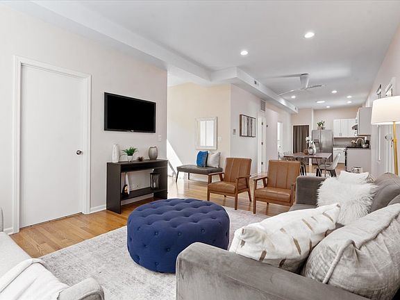5th image of 644 W Briar Pl APT 2R