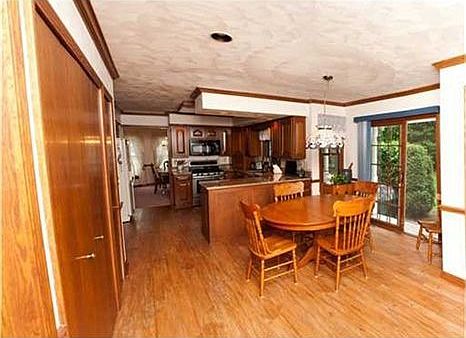 3rd image of 3010 Westwood Est