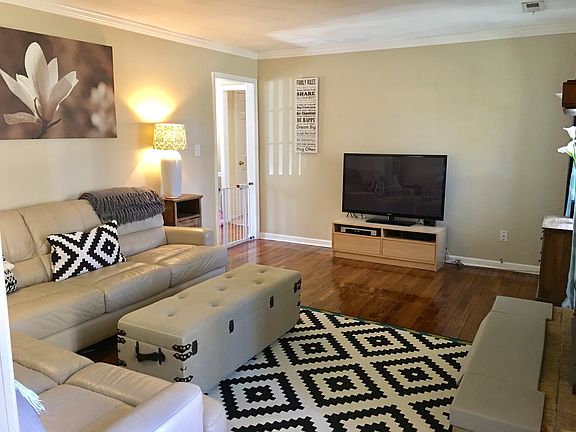 3rd image of 2452 Eastchester Dr