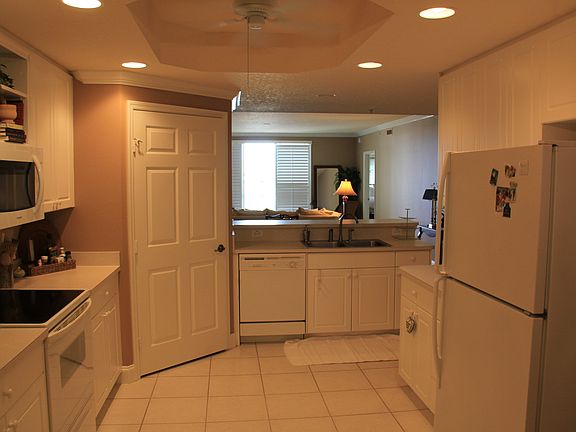 5th image of 8921 Lake Dr APT 503