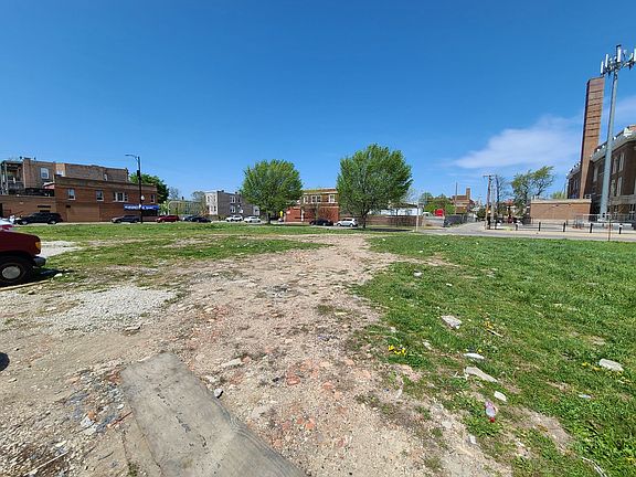 5th image of 3951 W Adams St