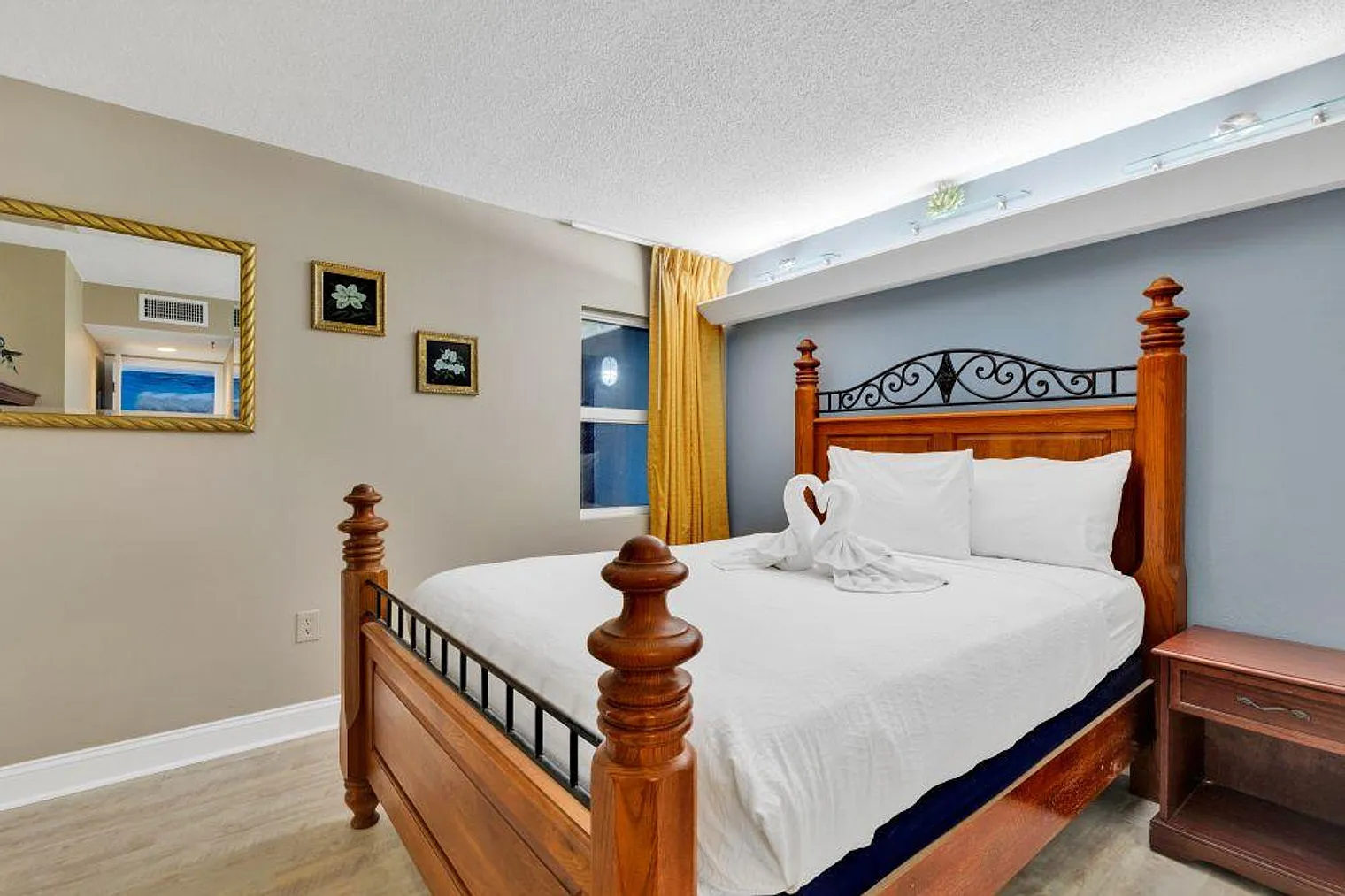 2 bed, 2.0 bath, 947 sqft, $4,062 — Photo 4