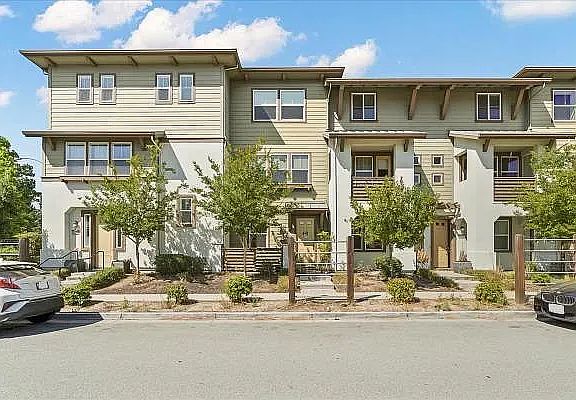 3rd image of 1122 Pepper Rd