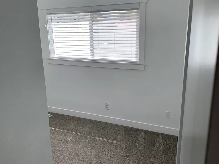 218 N 350 E — Photo 8