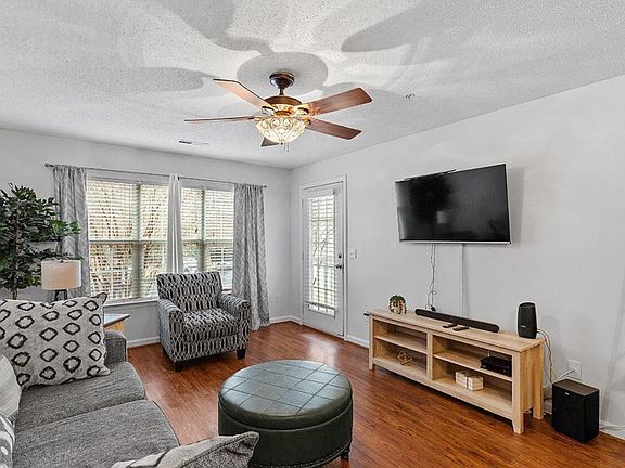 4th image of 129 Sturbridge Dr