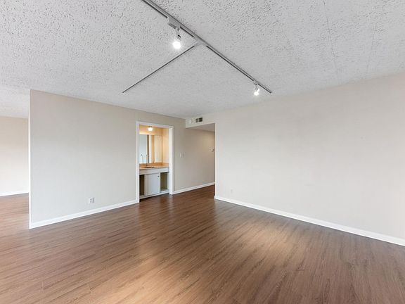 3rd image of 28 Marinero Cir APT 19