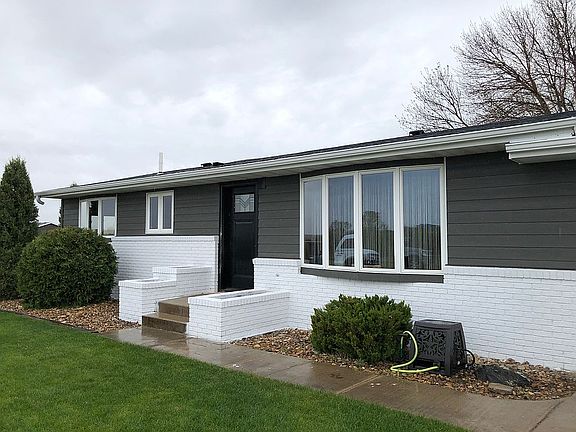 2nd image of 703 Pine St