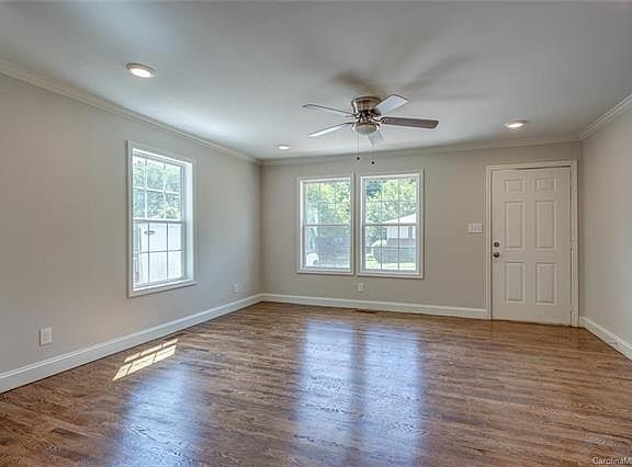 3rd image of 113 Adcock St