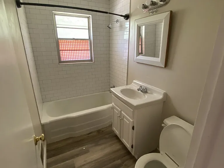 889 S Hillcrest St — Photo 8