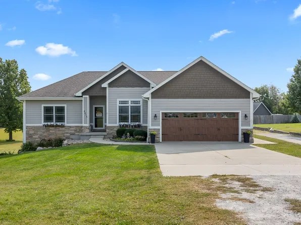 4615 SE Powers Dr, Runnells, IA 50237
