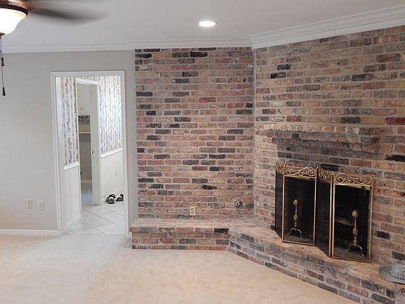 Family Room Photo 1
