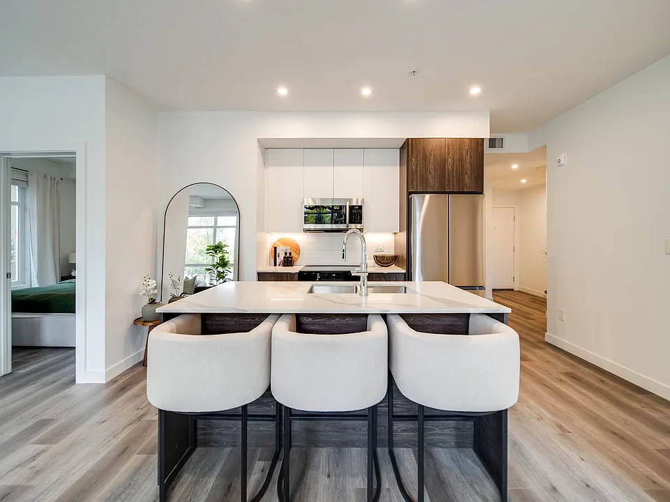 10015 113th St NW