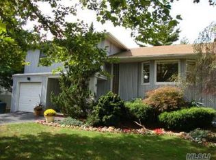 2275 Legion St, Bellmore, NY 11710