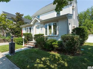 23 William St, Williston Park, NY 11596