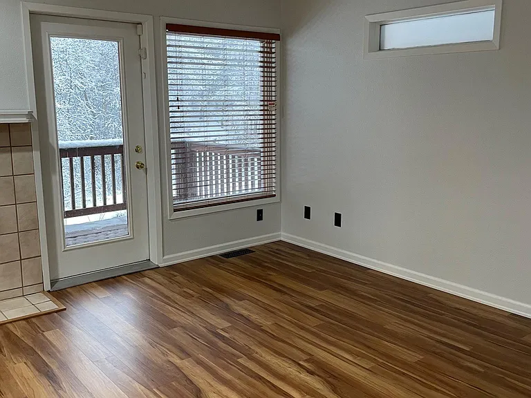 2533 Lahonda Dr #9 — Photo 14