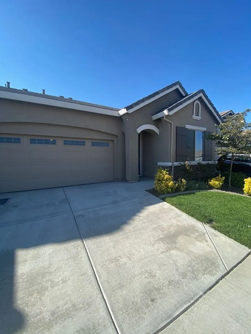 Beautiful Bright Single Story Solar Home With Whitney Ranch Pool Access — Photo 2