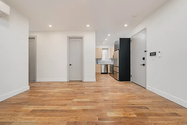 Rented by Space Link Realty | media 10