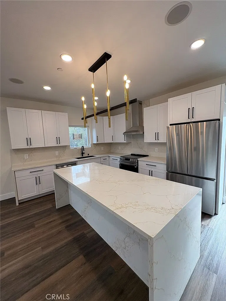 4 bed, 5.0 bath, 3000 sqft, $3,950 — Photo 2