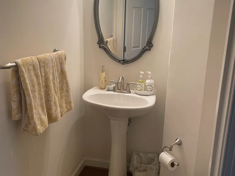 Hawley Ln — Photo 8
