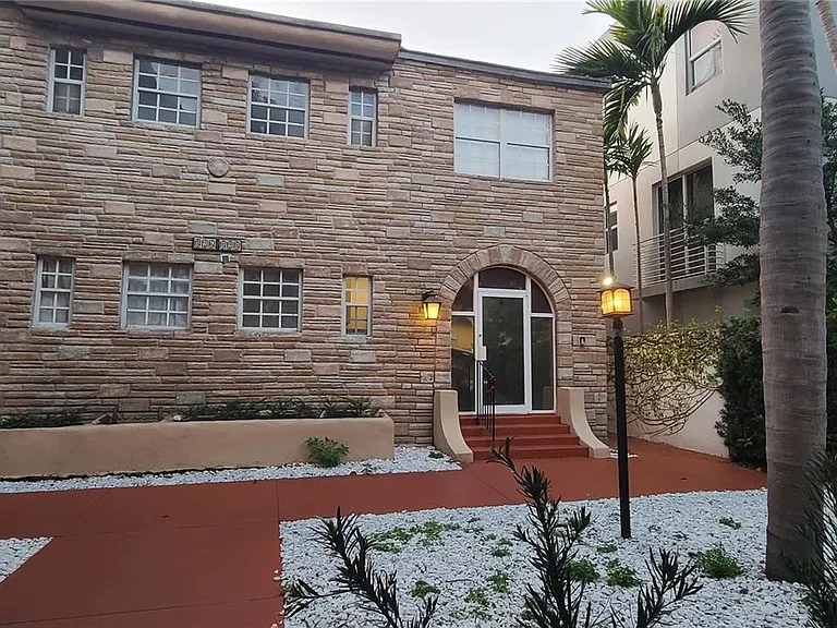 828 Pennsylvania Ave #7 — Photo 16