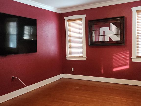 2nd image of 1011 E Seneca Pl