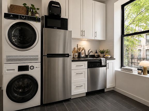 5th image of 28 Macombs Pl APT 4