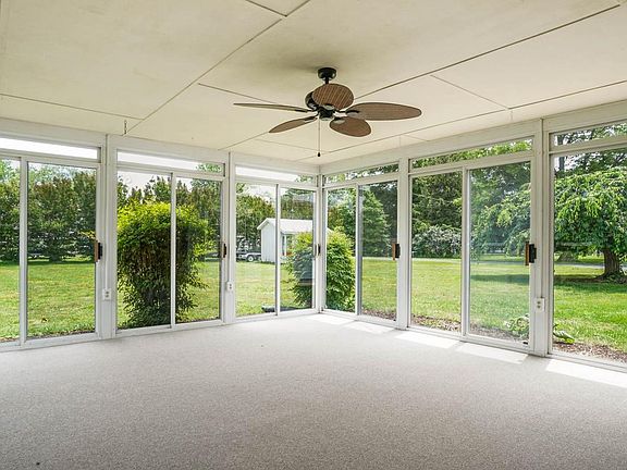 3rd image of 229 Queen Anne Club Dr