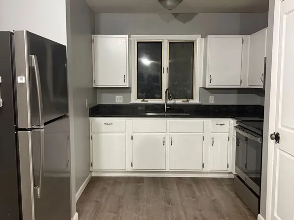 15 River Street Russell MA, 15 River St #8, Russell, MA 01071