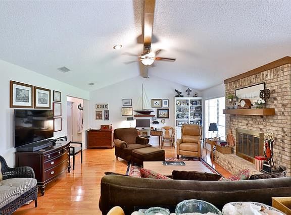 3rd image of 3218 Pheasant Dr