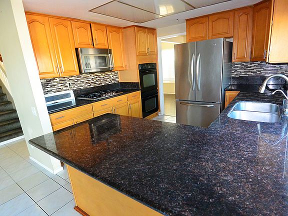 5th image of 1068 Stillwell Ave