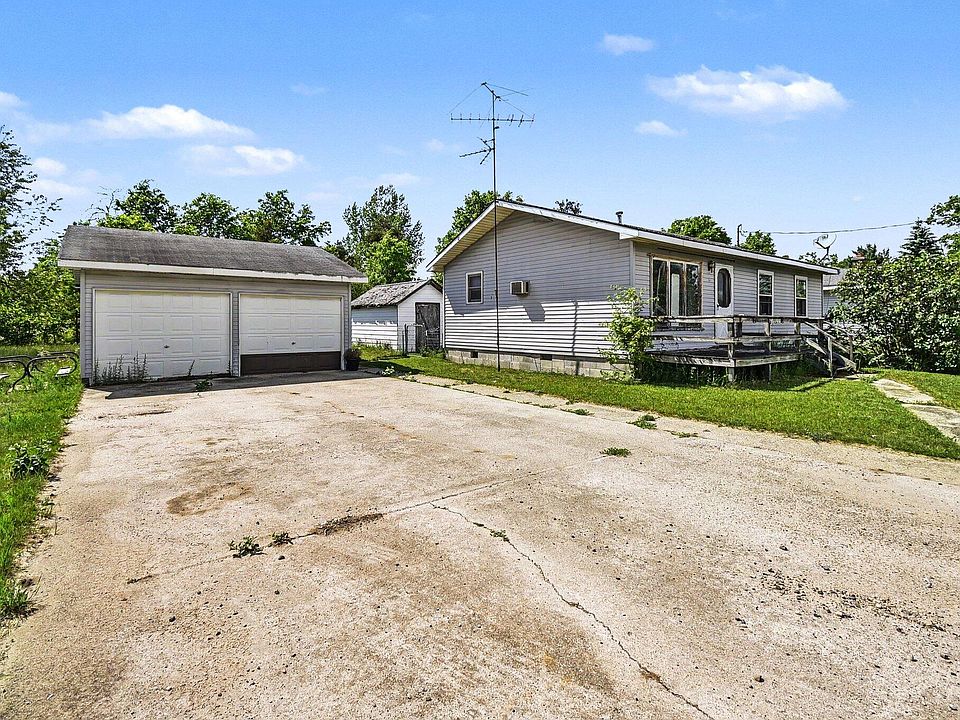 1st image of 561 Pembroke Dr