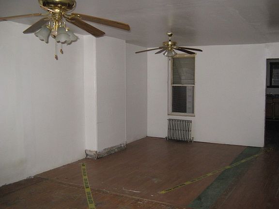 Living Room/Dining Area